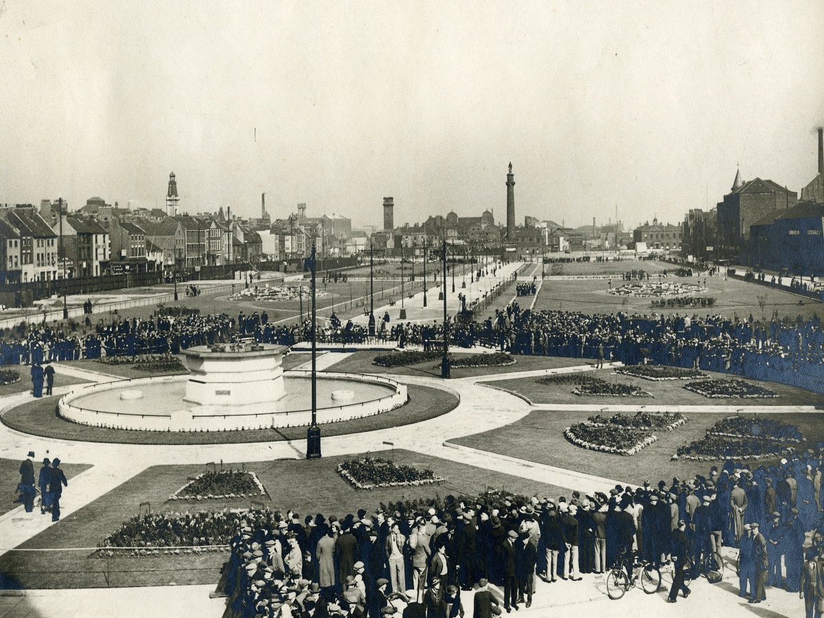 Queens Gardens opening 1935